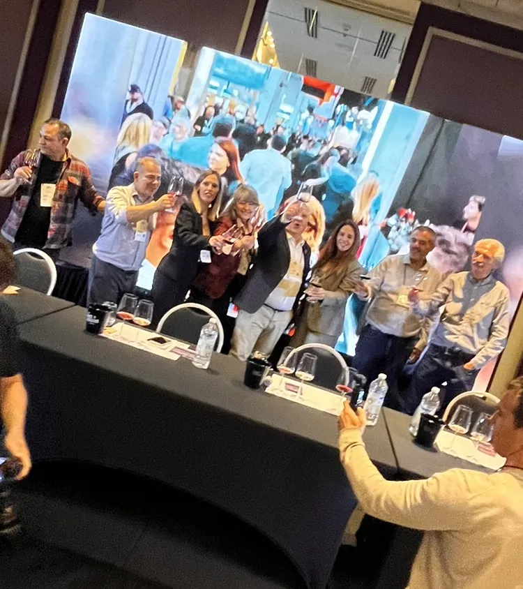 Participación de Neuquén en Expo Vinos & Negocios 2026 durante una presentación sobre identidad vitivinícola y vinos neuquinos en Buenos Aires
