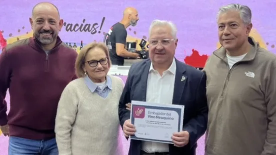 Distinción del Gobierno de Neuquén a Sergio Landoni como Embajador del Vino Neuquino, Patagonia Argentina
