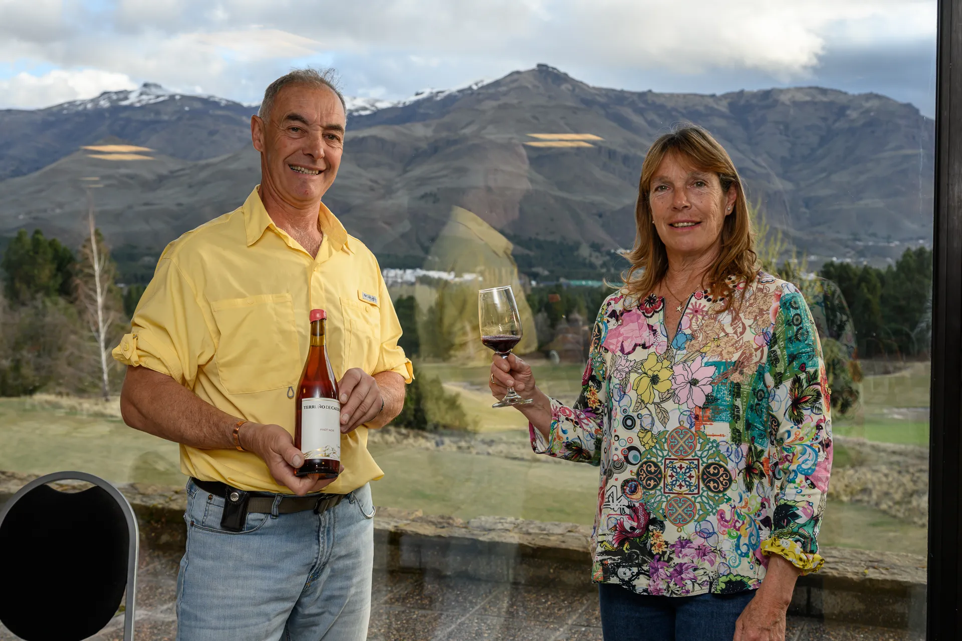 Productores patagónicos presentando sus vinos en Vino a la Montaña