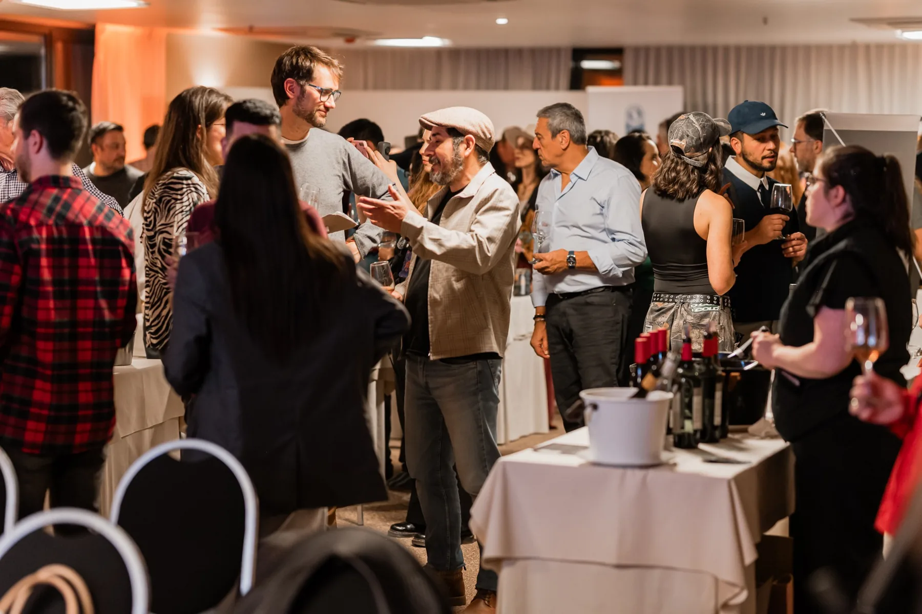 Degustación de vinos patagónicos durante el encuentro