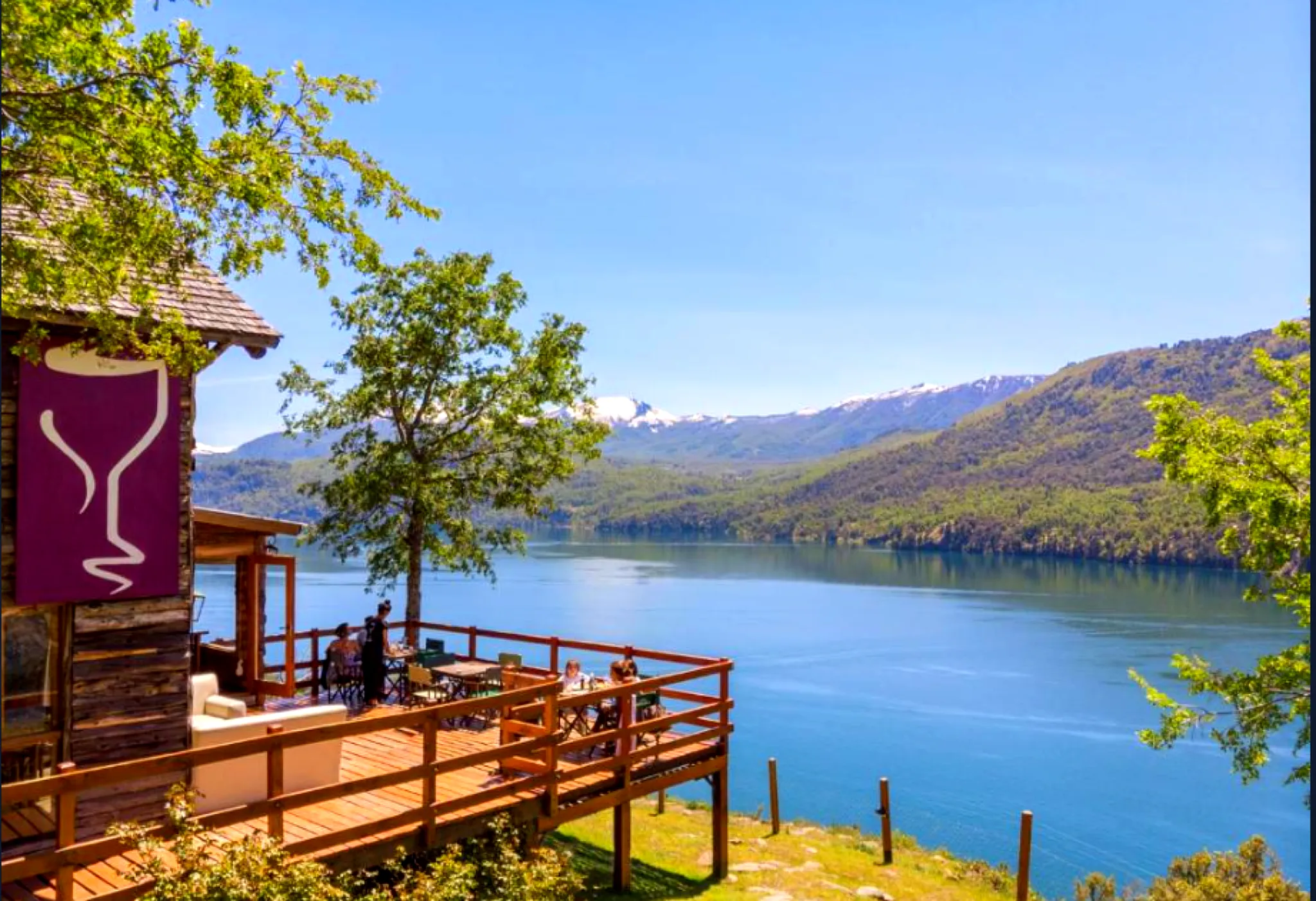 Wine Bar de Paihuen, uno de los grandes espacios para disfrutar vino neuquino en San Martín de los Andes